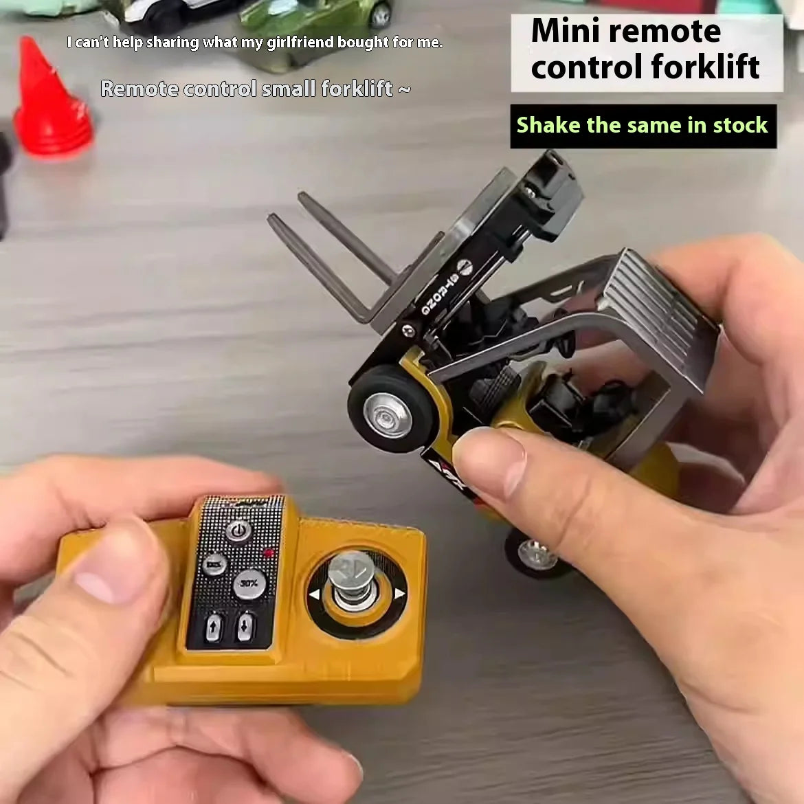 1/64 Remote-controlled alloy forklift Engineering vehicle Tabletop toys